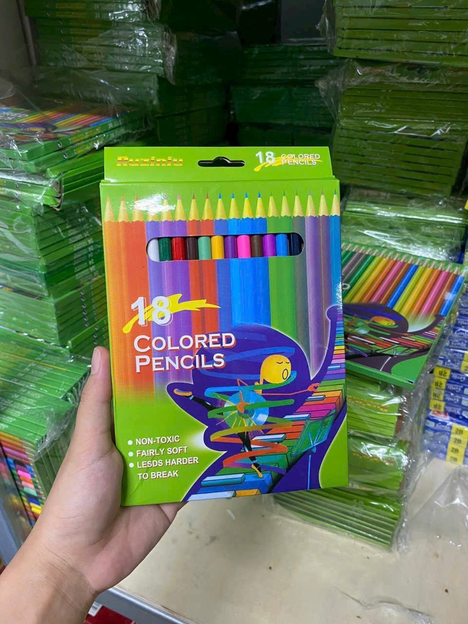 20241122_erfviYXuAt Bộ bút chì màu 18 màu Tmark – Sắc màu sáng tạo (Kiện 60 hộp, lốc 8 hộp)