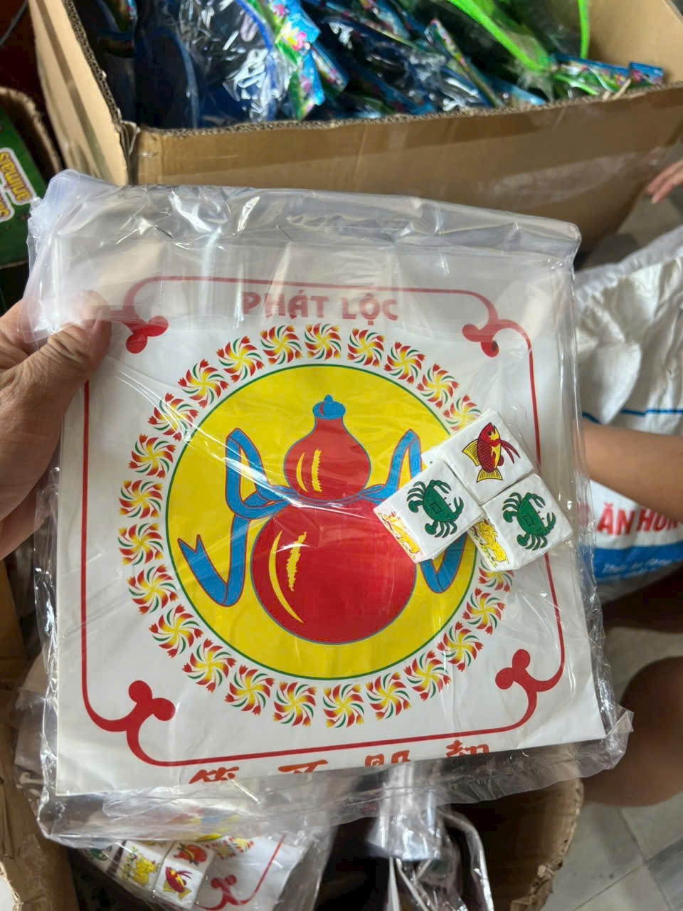 20250109_y9966x9wGg Bộ trò chơi bầu cua tôm cá loại xốp chơi là mê Tmark (Kiện 100 bộ)