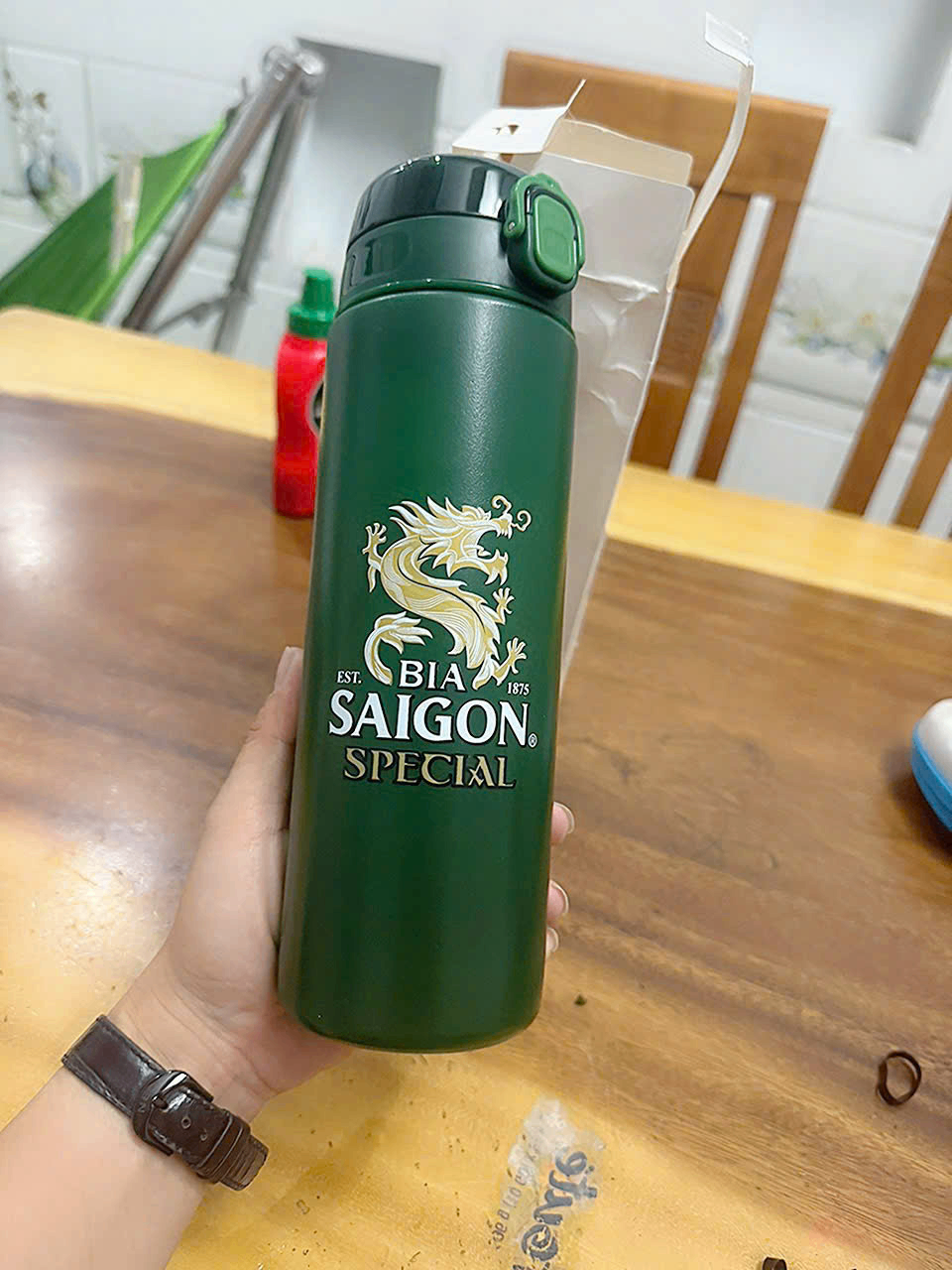 20250116_uMNvSURQeB Bình nhựa đựng nước 700ml quà tặng từ bia Sài Gòn Tmark (Kiện 100 cái)