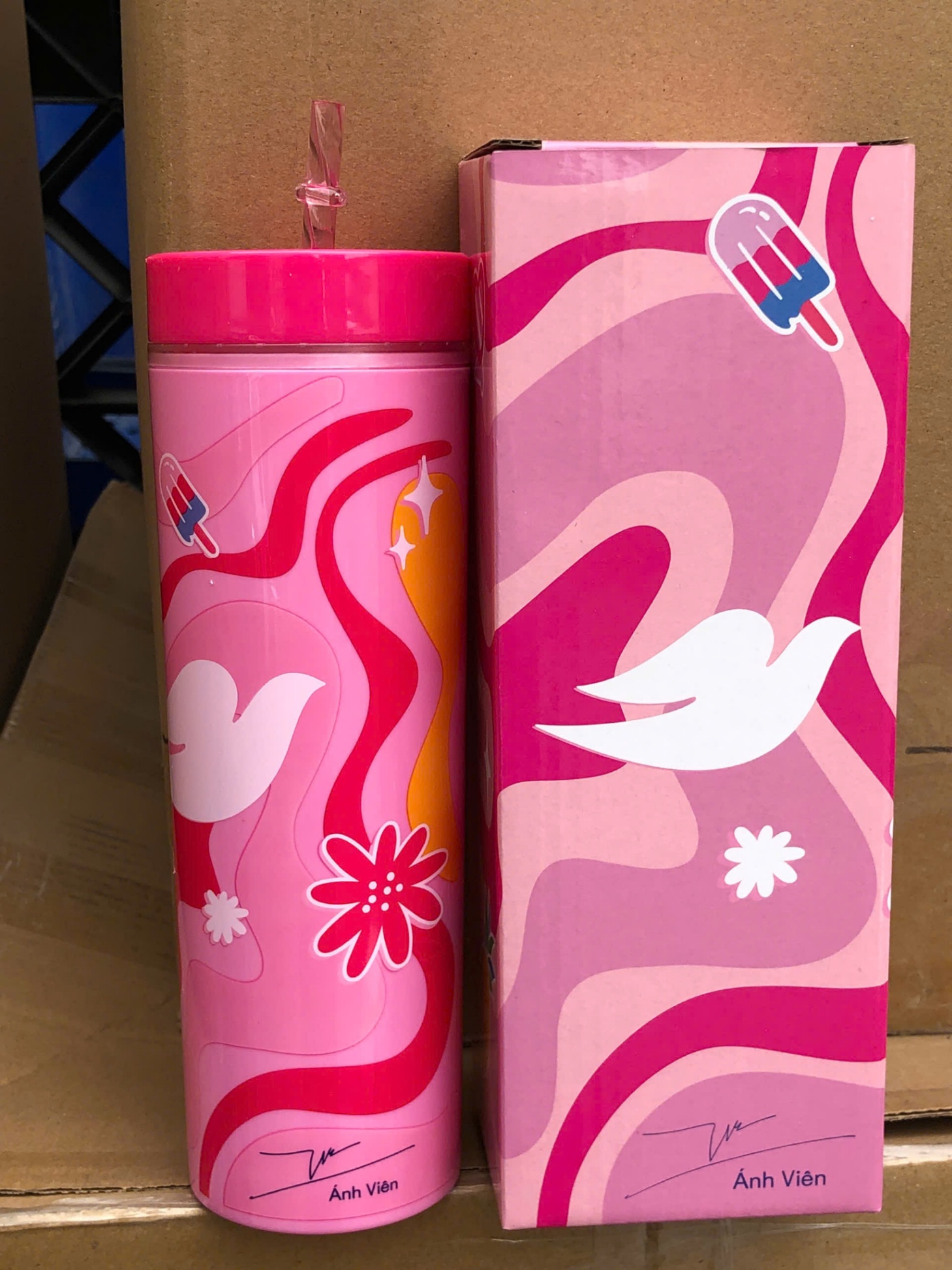 20250222_3puW4vuL9R Bình nhựa đựng nước hồng AV 2 lớp Tmark (Kiện 100 cái)