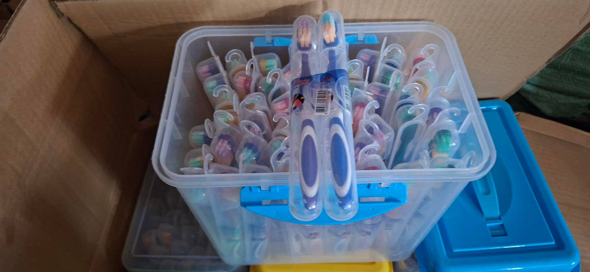 20250515_aIC92vSPBM Bàn chải đánh răng xô móc (kiện 300 cái)