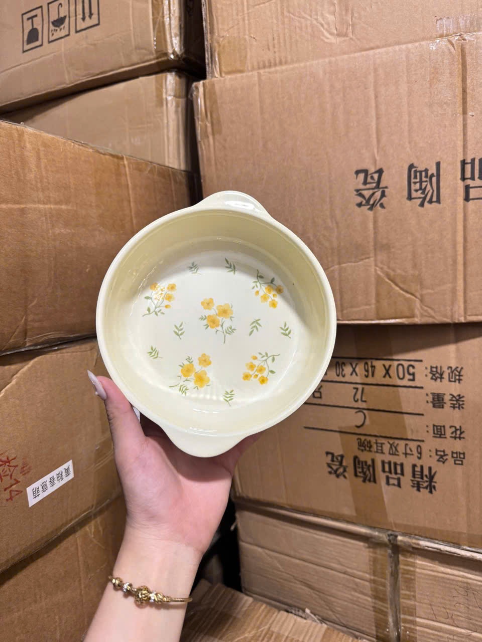 20250707_YDNFuiJ5pH Bát sứ hoa vàng có quai cầm Tmark (Kiện 60 cái)