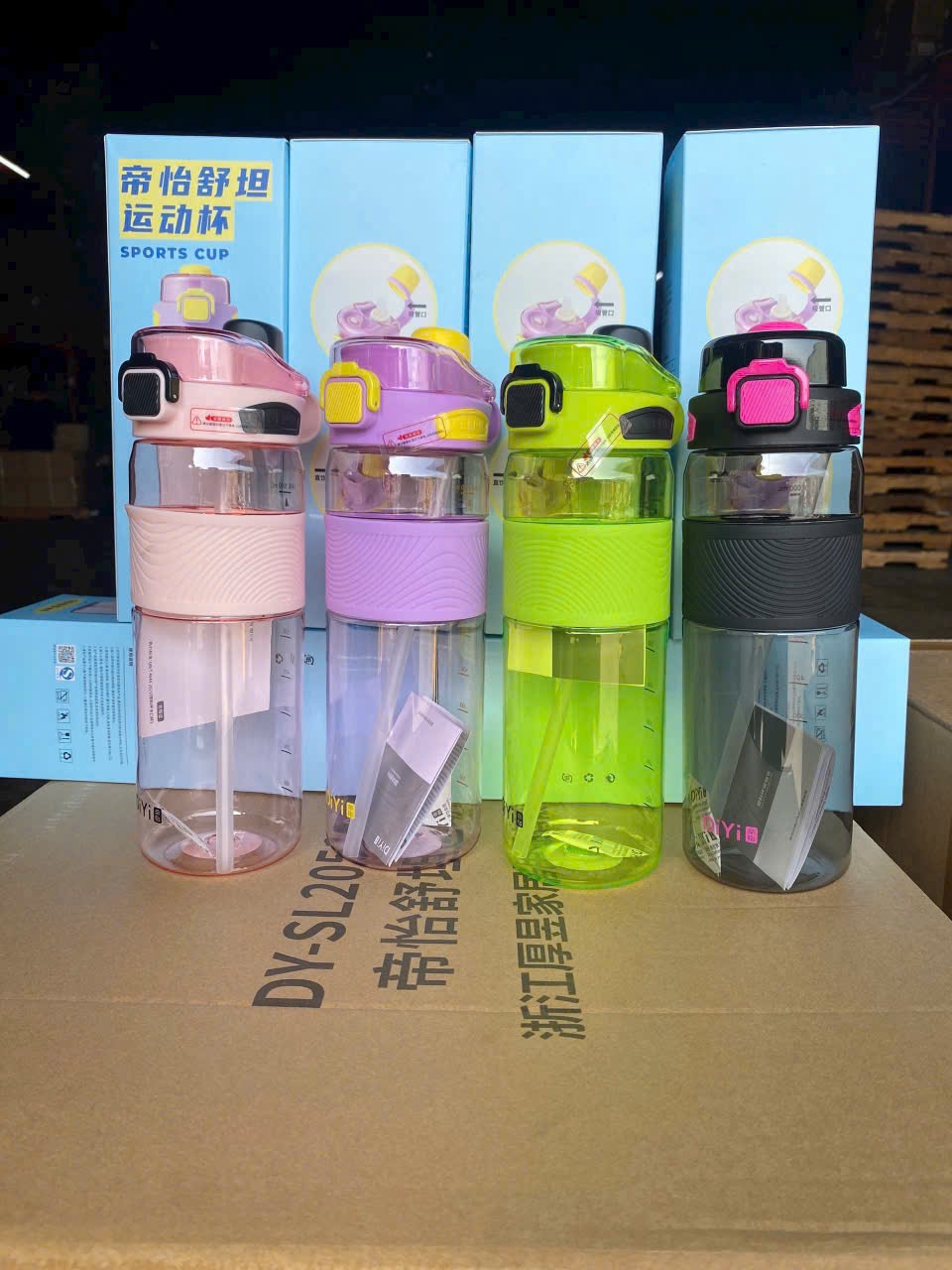 20250818_6TC3aSEa8d Bình nước DIYI xịn 1000ml (Kiện 60 cái)