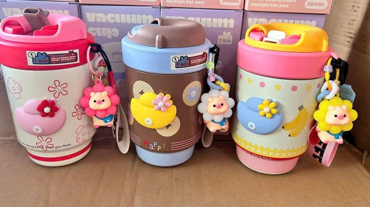 20251108_cM7ft1592Y Bình đựng nước giữ nhiệt cute kèm dây charm (Kiện 60 cái)