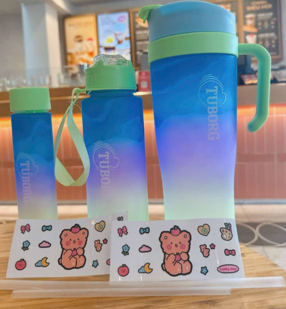 Bo-3-binh-nuoc-Tuborg-Kien-50-bo-Hang-nguyen-kien- Bộ 3 bình nước Tuborg nhựa kèm ống hút và quai xách Tmark (Kiện 50)